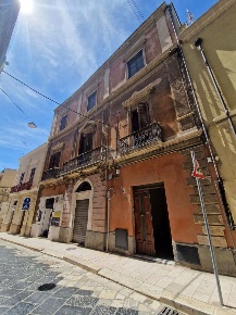 Foto Appartamento in Via San Lorenzo 55, Brindisi Centro Storico di 305 m²