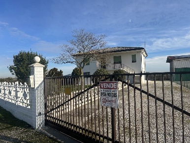 Foto Casa indipendente in Via GAVELLO Via Trepponti 0, Gavello di 230 m²