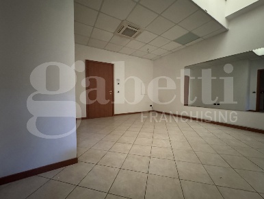 Foto Ufficio in Via Provinciale 31, Albino Centro di 105 m² con 5 locali