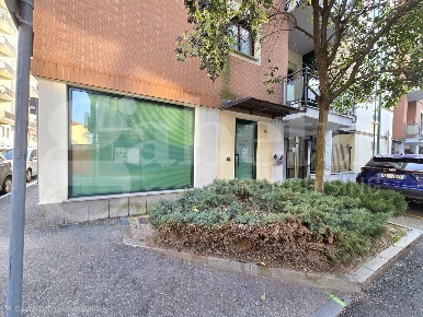 Foto Negozio in Via Trieste 16 B, Rivoli Coop - Vecco di 59 m² con 1 locali