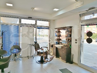 Foto Negozio in Via Circonvallazione Liberazione 1, Centro di 50 m²