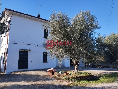 Foto Casa indipendente a Misano Adriatico di 230 m² con 7 locali in vendita