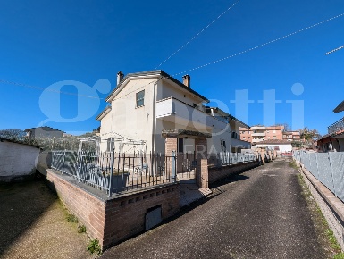 Foto Casa indipendente in Via OLIVELLO 11, Torgiano Centro di 250 m²