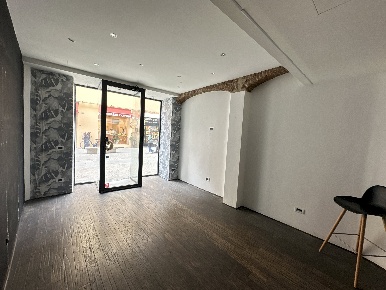 Foto Locale commerciale in via Emilia 146, Imola Centro Storico di 75 m²