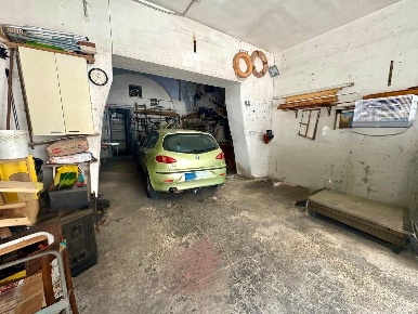 Foto Box a Lecce Santa Rosa di 84 m² con 1 locali in vendita