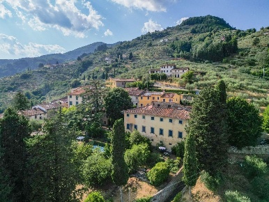 Foto Villa unifamiliare a Capannori Petrognano - San Gennaro di 791 m²