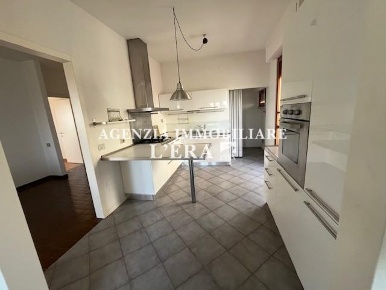 Foto Attico a Pontedera Centro di 138 m² con 7 locali in affitto