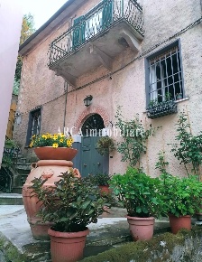 Foto Appartamento a Seravezza Centro di 140 m² con 6 locali in vendita