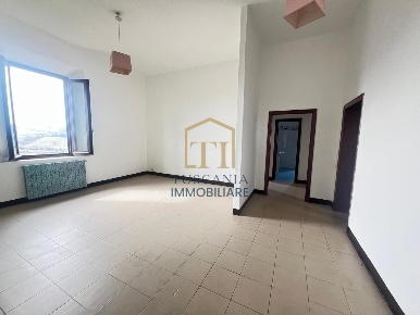Foto Appartamento a Casole d'Elsa di 109 m² con 5 locali in vendita