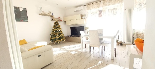 Foto Appartamento a Carrara Avenza di 117 m² con 4 locali in vendita