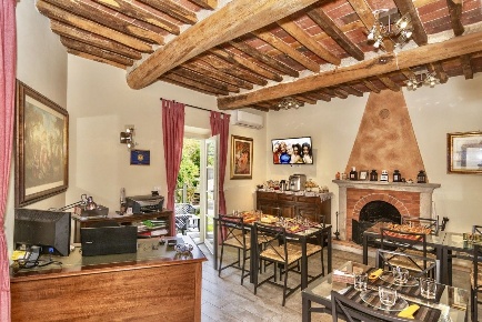 Foto Case semi ndipendenti a Capannori Vorno di 275 m² con 14 locali