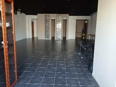 Foto Locale commerciale a Empoli Terrafino di 130 m² con 2 locali