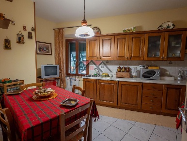 Foto Appartamento a Pomarance Centro di 72 m² con 4 locali in vendita