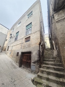 Foto Appartamento a Bucchianico Centro di 150 m² con 8 locali in vendita