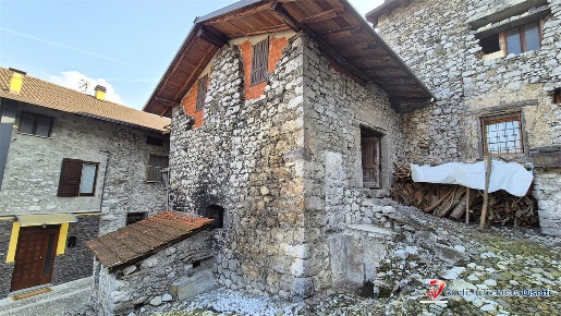 Foto Rustico in Via Brugnolo, Ono San Pietro Centro di 120 m² con 3 locali