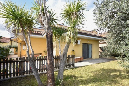 Foto Villa unifamiliare in c.da Colle Pizzuto, Lanciano Centro di 227 m²