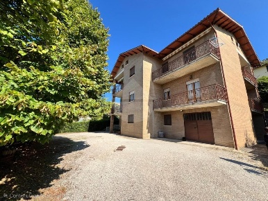 Foto Appartamento in Via del Borghetto, Gubbio Centro di 106 m² in vendita