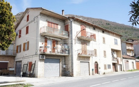 Foto Appartamento in Via dell'Assino, Gubbio Semonte Casamorcia di 106 m²
