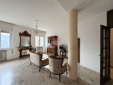 Foto Appartamento a Cesena Centro Storico di 164 m² con 6 locali in vendita