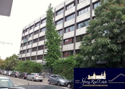 Foto Ufficio in Via Durando, Milano Bovisa di 32000 m² con 40 locali