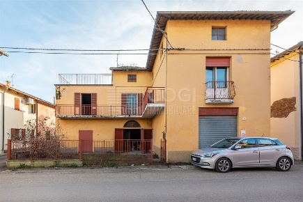 Foto Case semi ndipendenti a Imola Sasso Morelli, Sesto Imolese di 278 m²