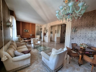 Foto Appartamento a Cesena di 221 m² con 11 locali in vendita