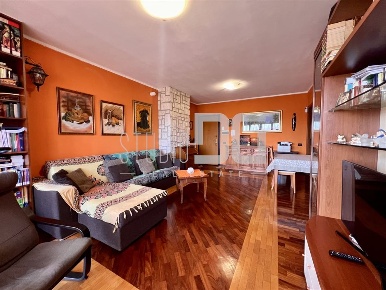 Foto Appartamento in Via Monte Sabotino, Limbiate Centro di 100 m²