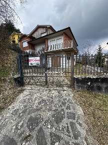 Foto Casa indipendente a Mercatello sul Metauro di 139 m² con 7 locali