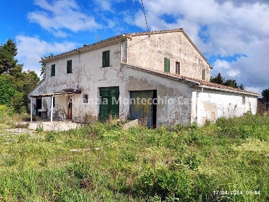 Foto Casa indipendente in Via Martiri di Tavullia, Gradara di 410 m²