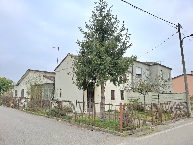 Foto Villa bifamiliare in Via Cà Matte 27, Rovigo di 170 m² con 8 locali