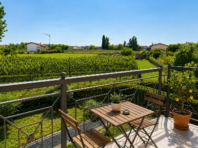 Foto Appartamento in Via Ca' Nova, Sirmione di 58 m² con 2 locali