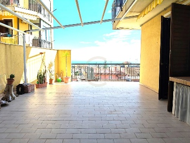 Foto Appartamento in Via Turi D'Agostino 145, Aci Catena Centro di 150 m²