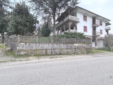 Foto Villa bifamiliare in VIA OCRSO ITALIA, Lugagnano Val d'Arda di 550 m²