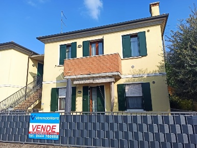 Foto Appartamento in Via Monte Grappa 1, Albettone Centro di 86 m²