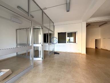 Foto Magazzino in Via Milazzo 32, Catanzaro Catanzaro Lido di 125 m²