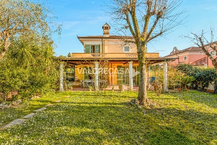 Foto Villa bifamiliare in Via Cavaiola, Carrara Fontia, Fossola, Fossone