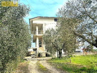 Foto Appartamento in Via Metella Nuova, Sant'Omero di 189 m² con 4 locali