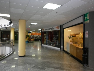 Foto Locale commerciale in VIA KENNEDY 28, Brugherio Centro di 98 m²