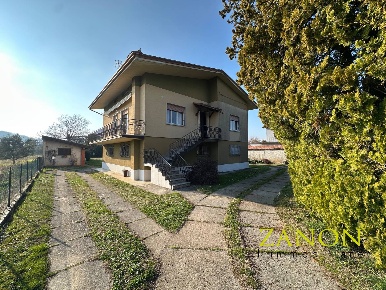 Foto Villa unifamiliare in Via Bellini, Cormons Borgnano di 240 m²