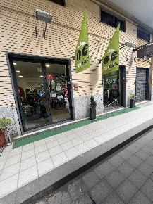 Foto Locale commerciale in Via Antonio E Luigi Sementini 36/38, Napoli