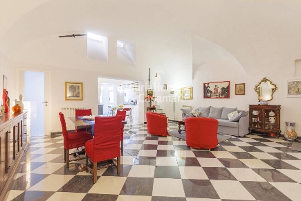 Foto Appartamento in Via Nino Bixio, Riva Ligure di 138 m² con 6 locali