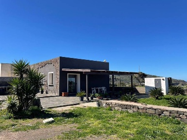 Foto Villa unifamiliare in Via Ruchia 28, Pantelleria di 120 m² in vendita