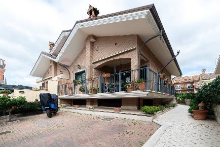 Foto Case semi ndipendenti in Via Adolfo Tommasi, Roma Acilia di 170 m²