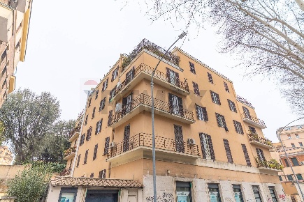 Foto Appartamento in VIA CERVETERI 18, Roma Re di Roma di 180 m² in vendita
