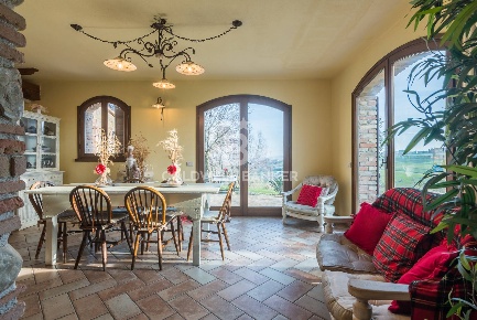 Foto Villa unifamiliare a San Clemente di 300 m² con 8 locali in vendita