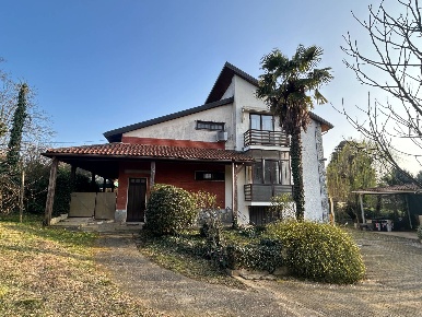 Foto Case semi ndipendenti in strada sabena 48, Pecetto Torinese di 339 m²