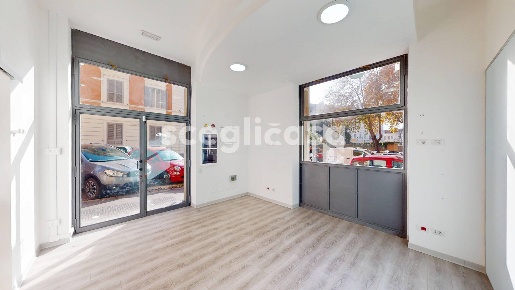 Foto Locale commerciale in Via Foscolo 2, Roma Esquilino di 177 m²