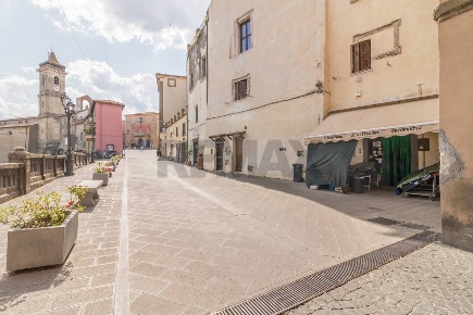 Foto Appartamento in Via Principe Amedeo 130, Farnese di 232 m² in vendita