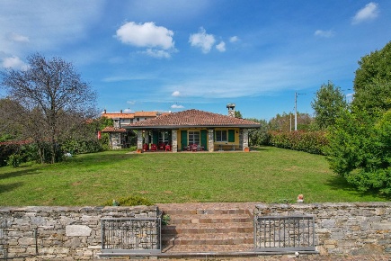 Foto Villa unifamiliare in Via cascina lunghi, Gattico-Veruno di 300 m²