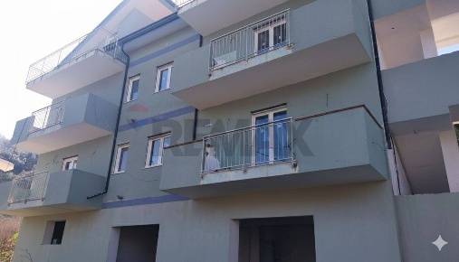 Foto Case semi ndipendenti in Contrada Mangiarelli snc, di 300 m²